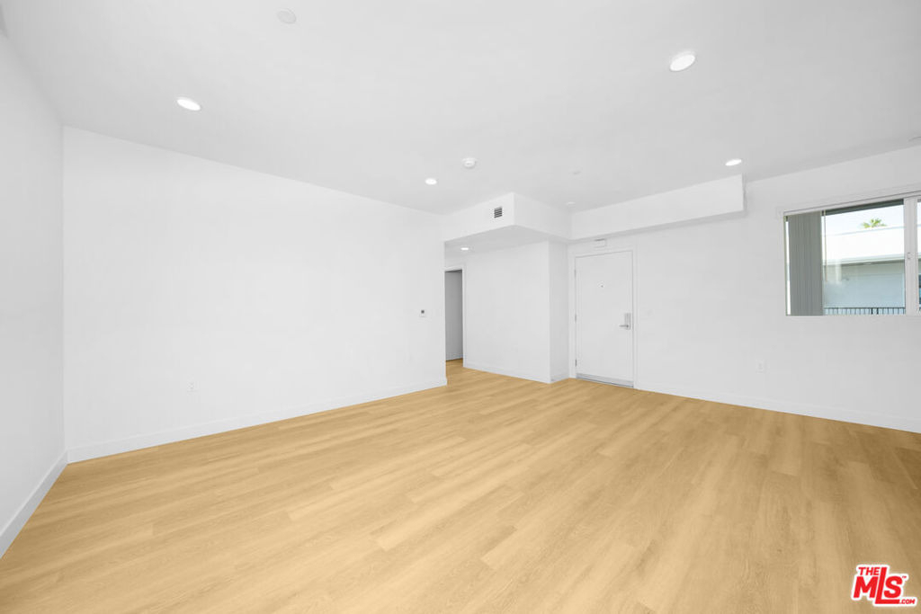 14825 Delano Street - Photo 16