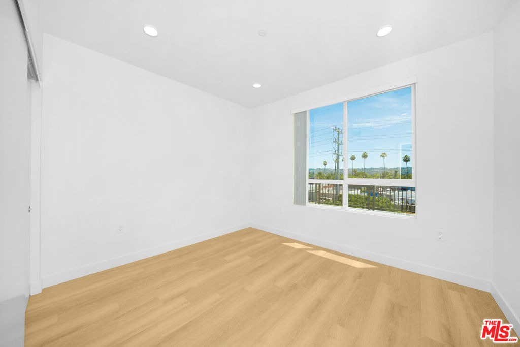 14825 Delano Street - Photo 17
