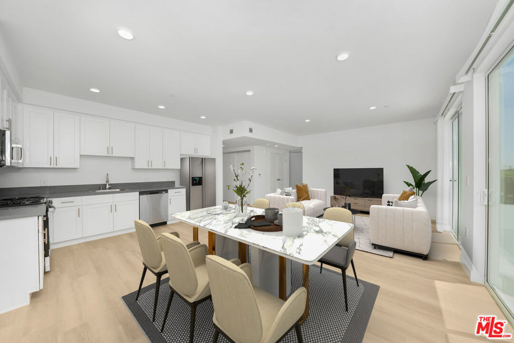 14825 Delano Street - Photo 3