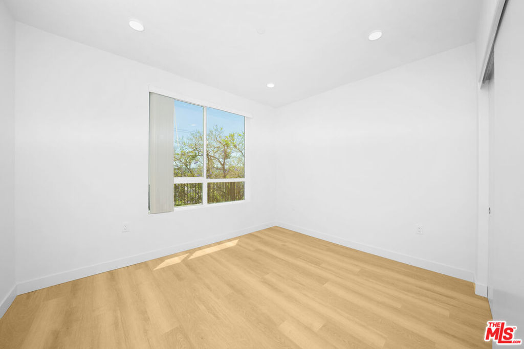 14825 Delano Street - Photo 19