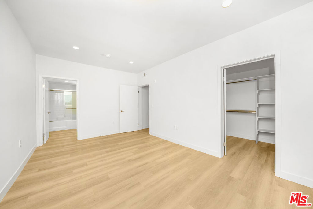 14825 Delano Street - Photo 14