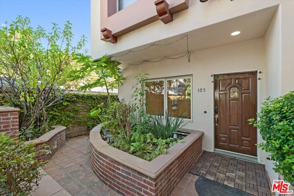 272 N Chester Avenue - Photo 1