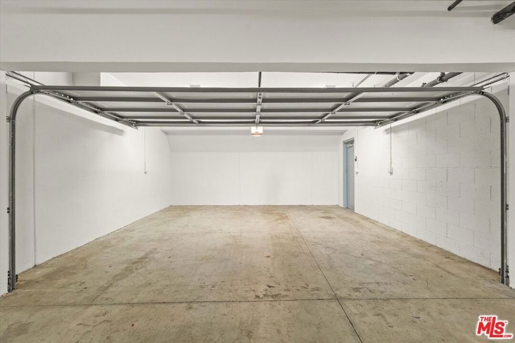 272 N Chester Avenue - Photo 17