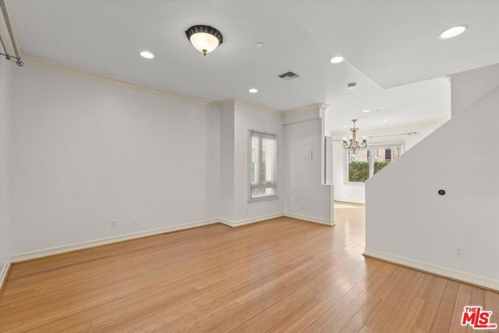 272 N Chester Avenue - Photo 2