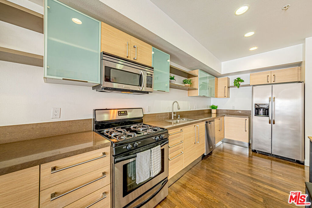 1234 Wilshire Boulevard - Photo 2