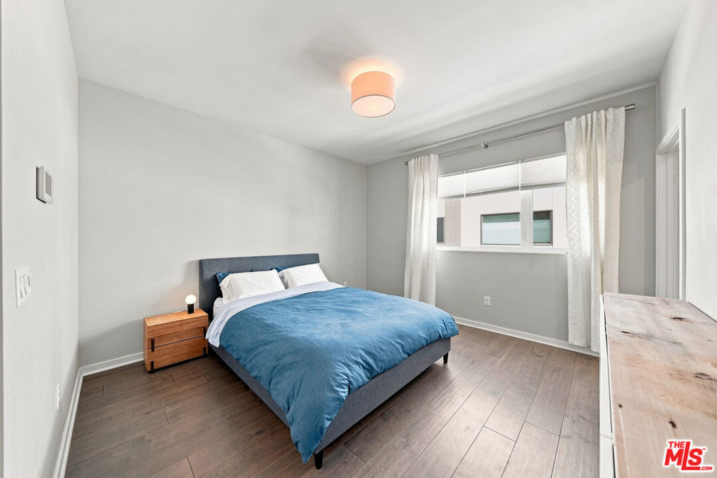 2928 Rowena Avenue - Photo 9