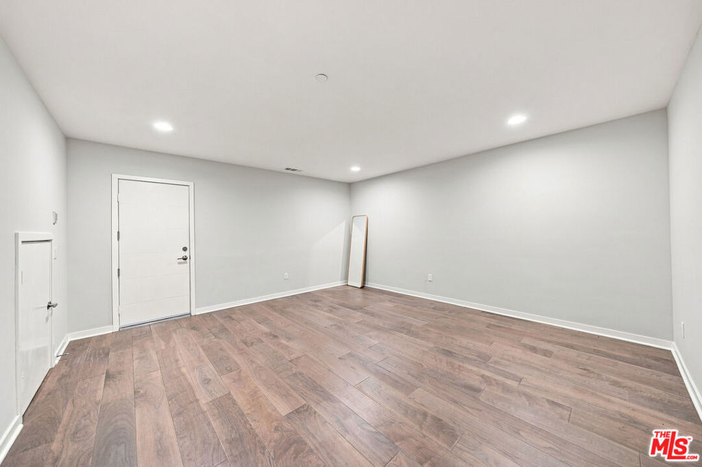 2928 Rowena Avenue - Photo 7