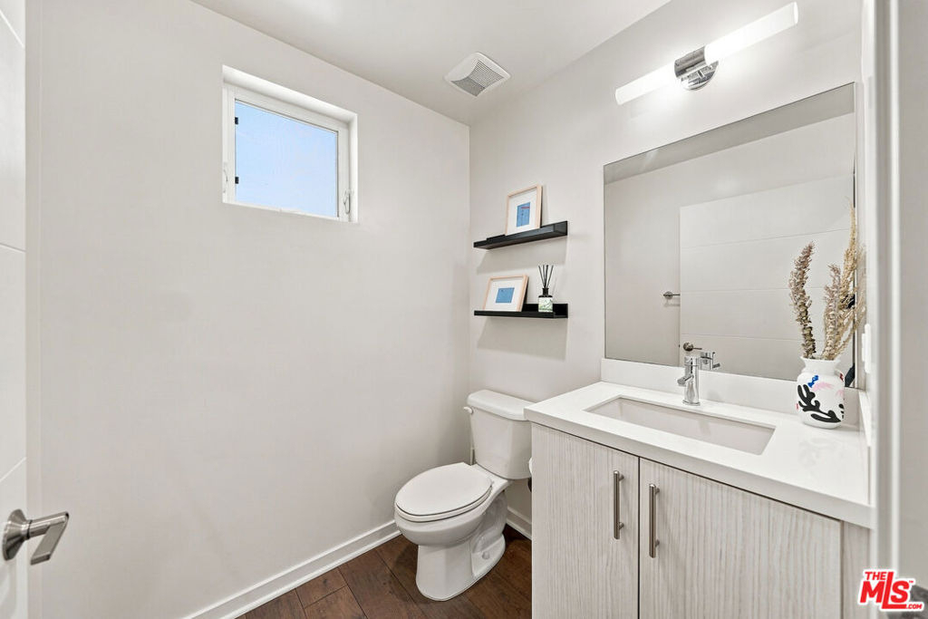 2928 Rowena Avenue - Photo 5