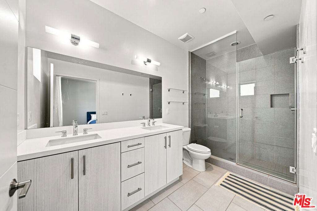 2928 Rowena Avenue - Photo 12
