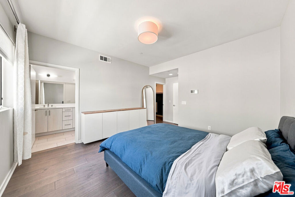 2928 Rowena Avenue - Photo 11