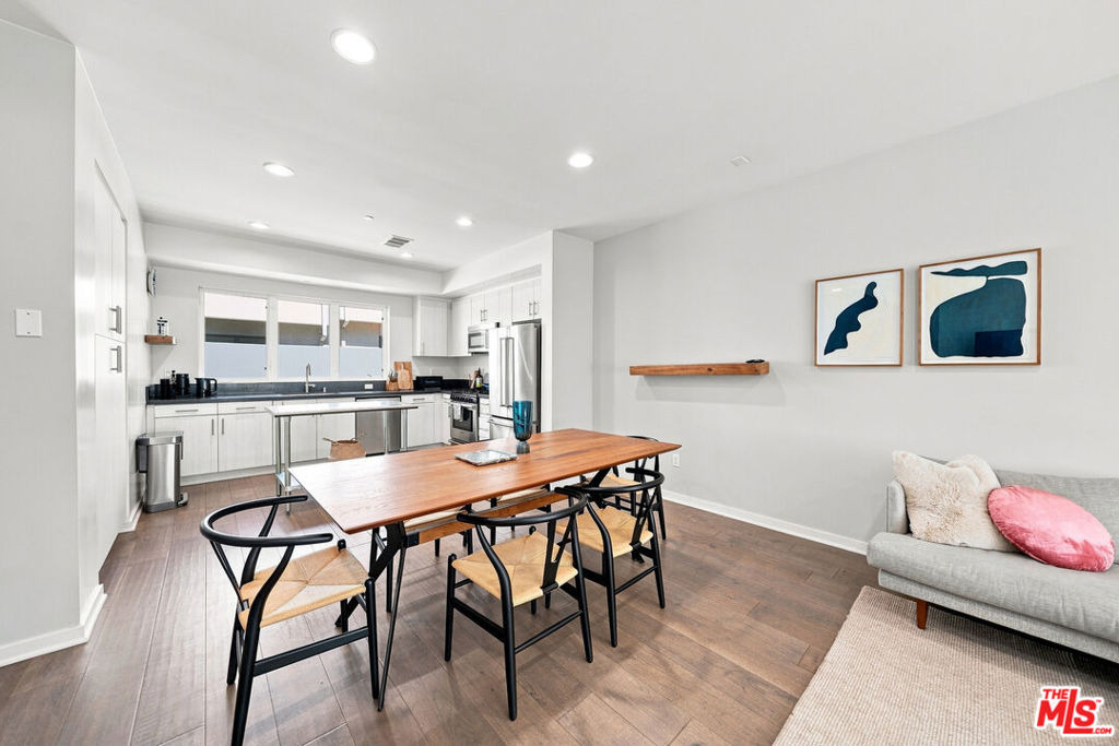 2928 Rowena Avenue - Photo 3
