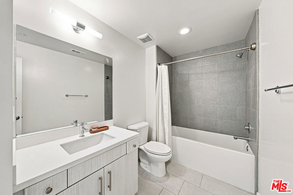2928 Rowena Avenue - Photo 15
