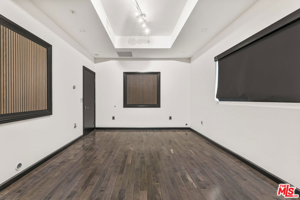 8817 Encino Avenue - Photo 72