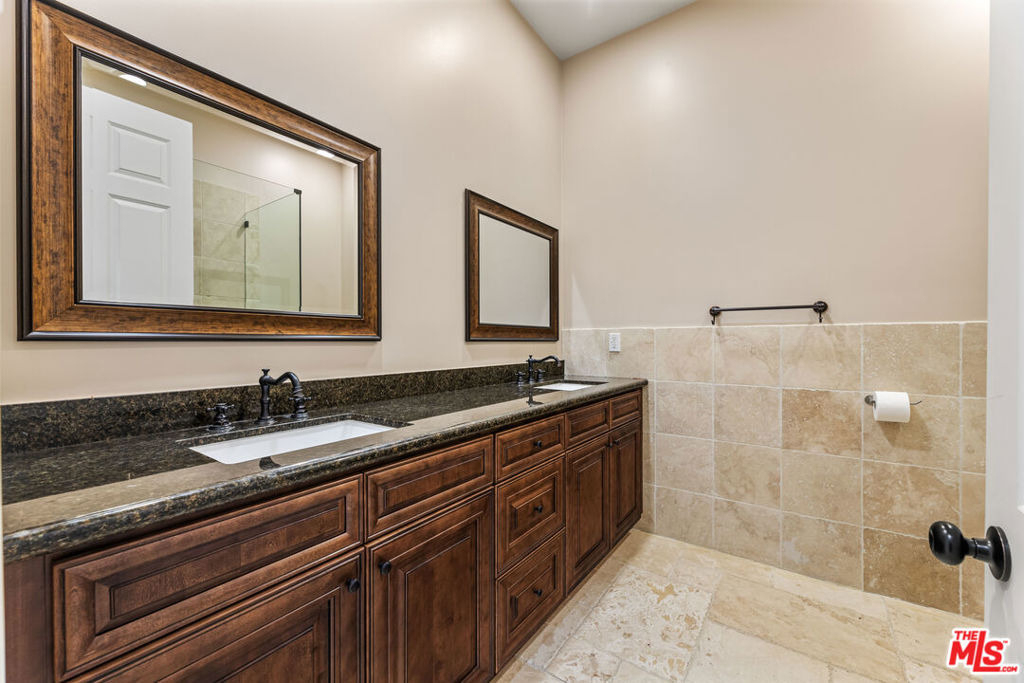 8817 Encino Avenue - Photo 34