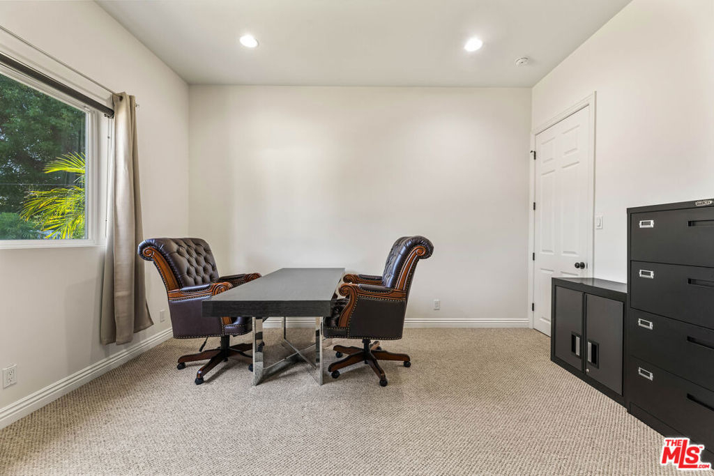 8817 Encino Avenue - Photo 4
