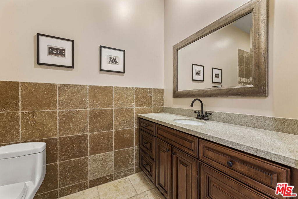 8817 Encino Avenue - Photo 30