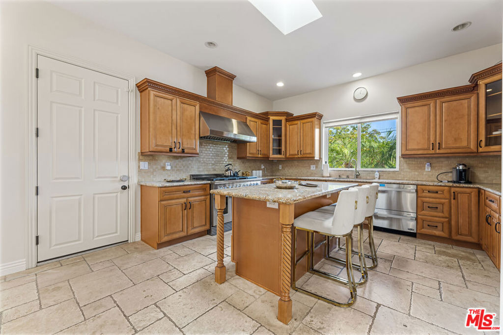 8817 Encino Avenue - Photo 6