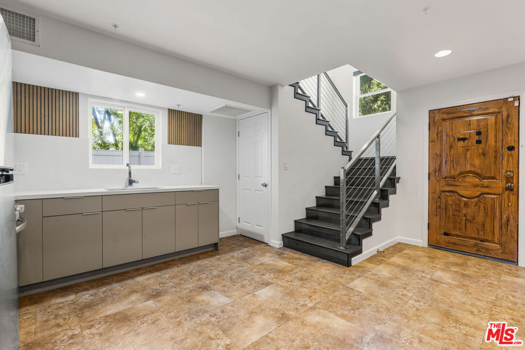 8817 Encino Avenue - Photo 54