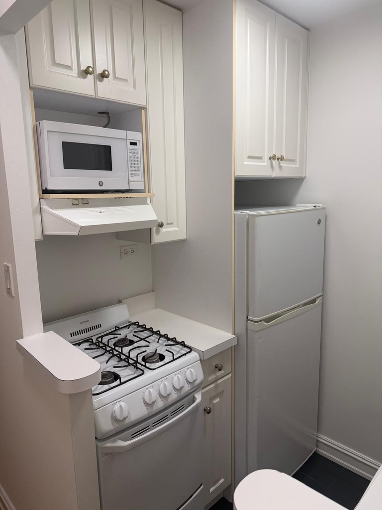 East 81st Street - Photo 0