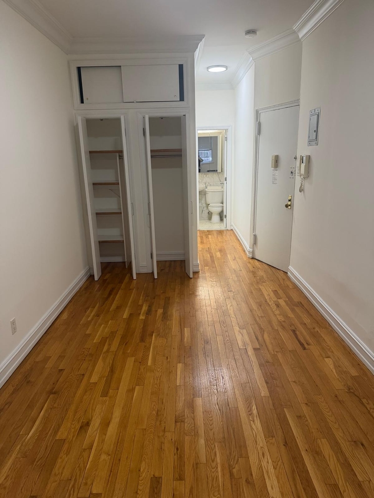 East 81st Street - Photo 5