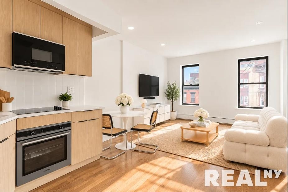 Seventh Avenue - Photo 1