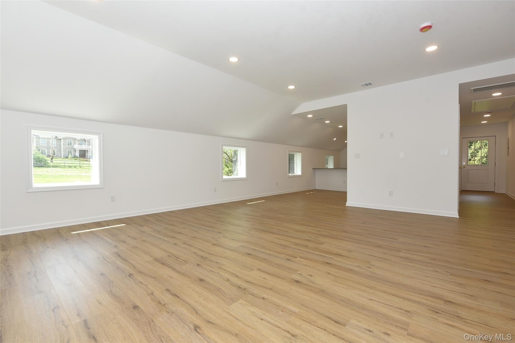 7 Lisa Drive - Photo 4