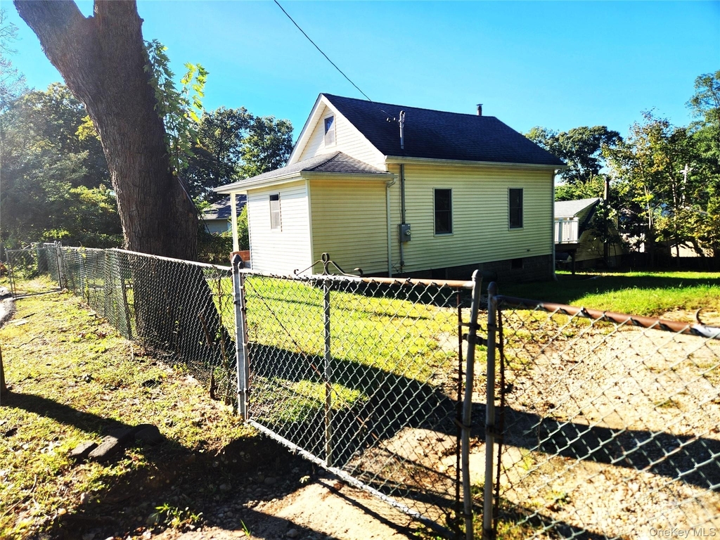 48 Maple Road - Photo 2