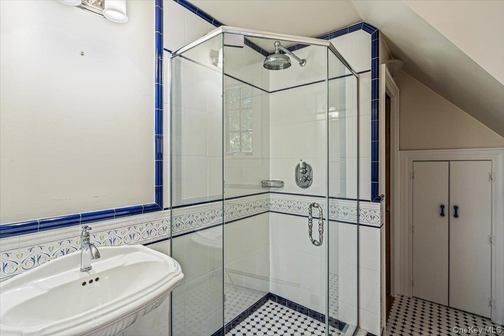 84 Luquer Road - Photo 12