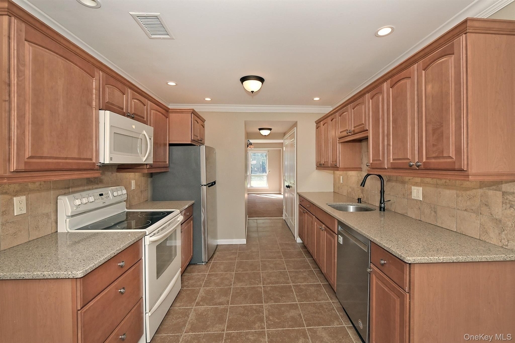 56 South Pond Lane - Photo 8