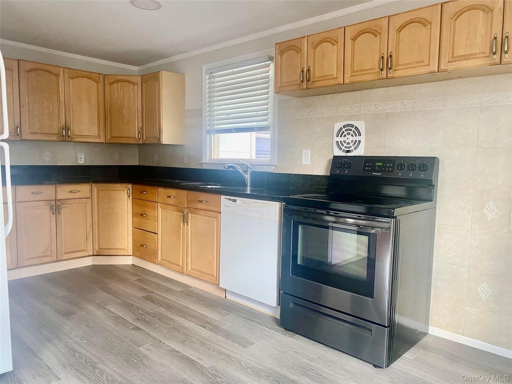 282 Laurel Road - Photo 2