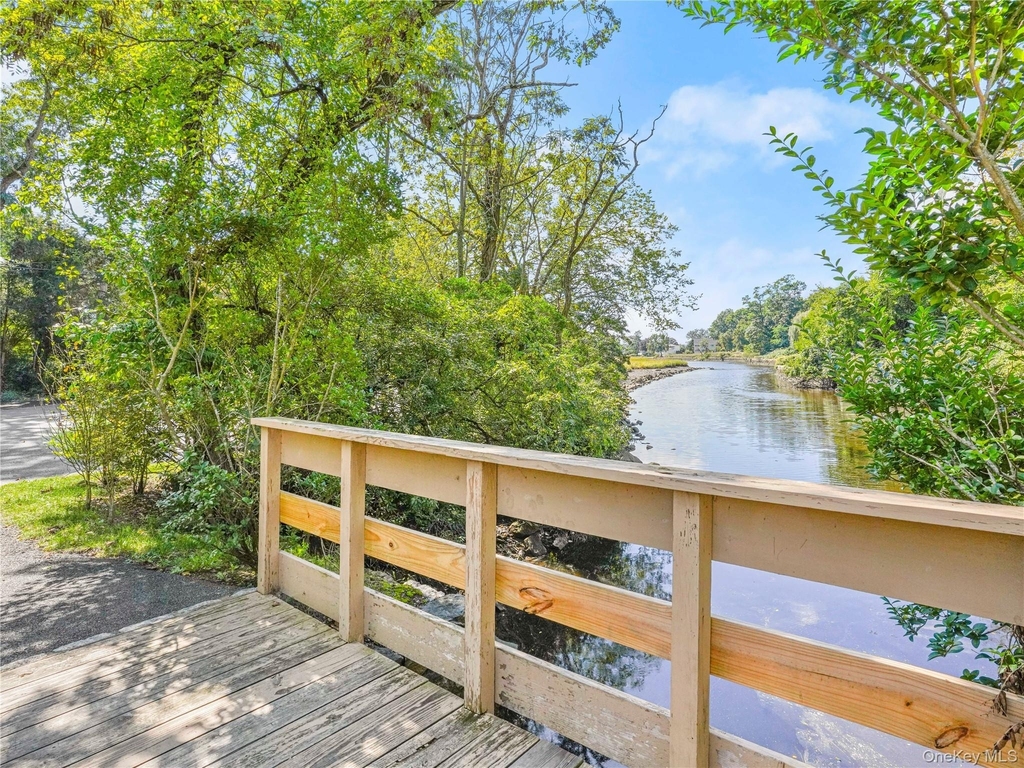 1035 Shore Acres Drive - Photo 32
