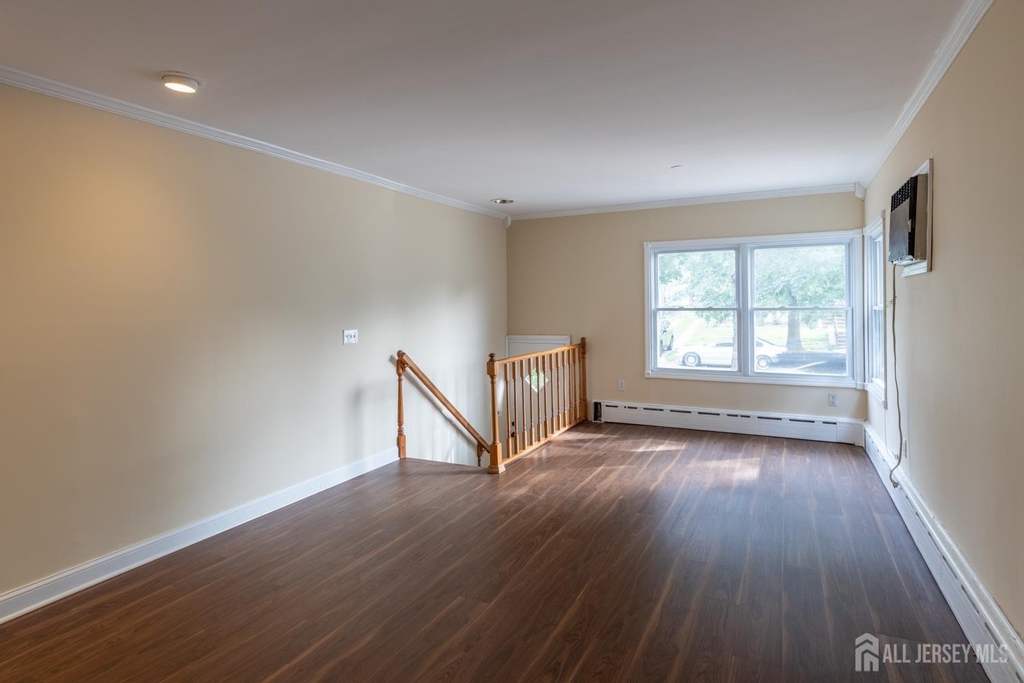 110 N 2nd Avenue N - Photo 1