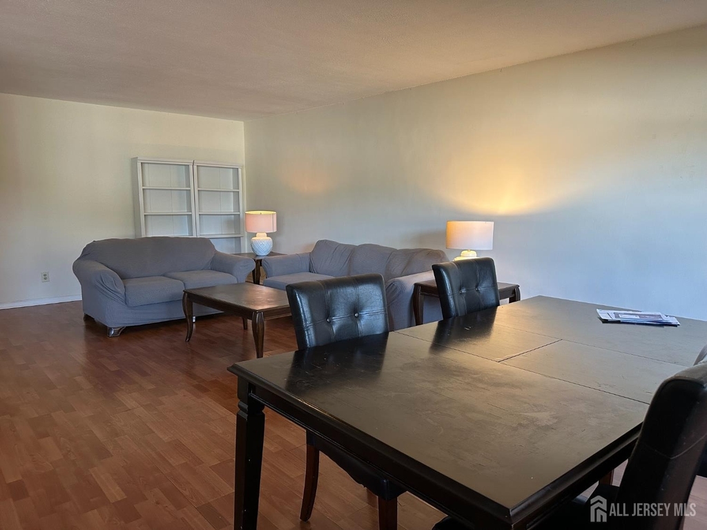 123 S Adelaide Avenue S - Photo 2