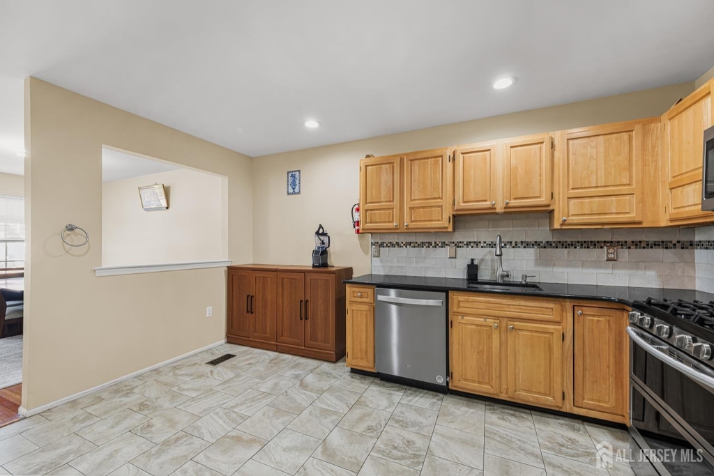 197 Barclay Court - Photo 9