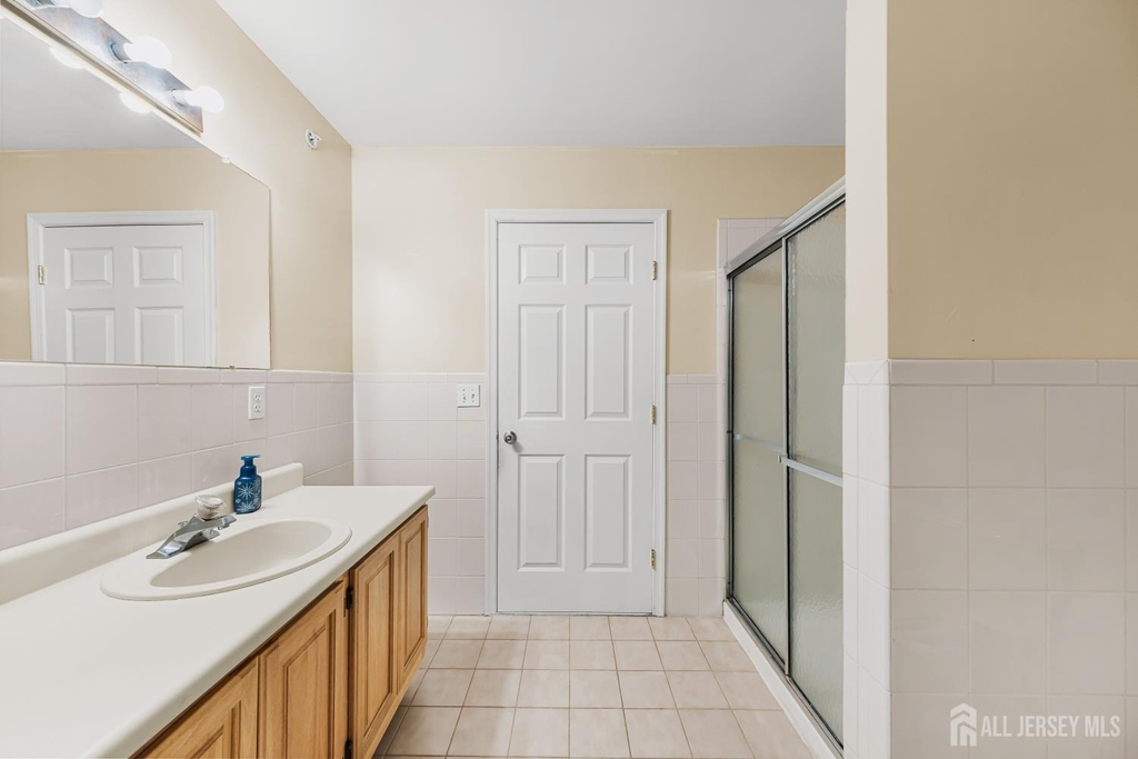 197 Barclay Court - Photo 14