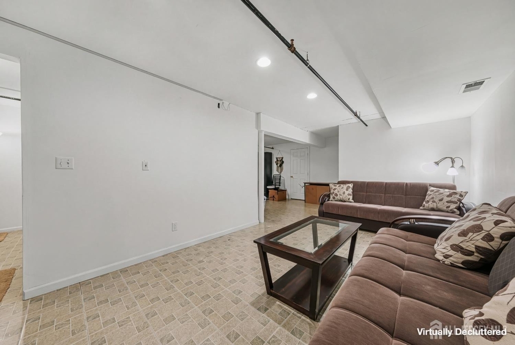 197 Barclay Court - Photo 19