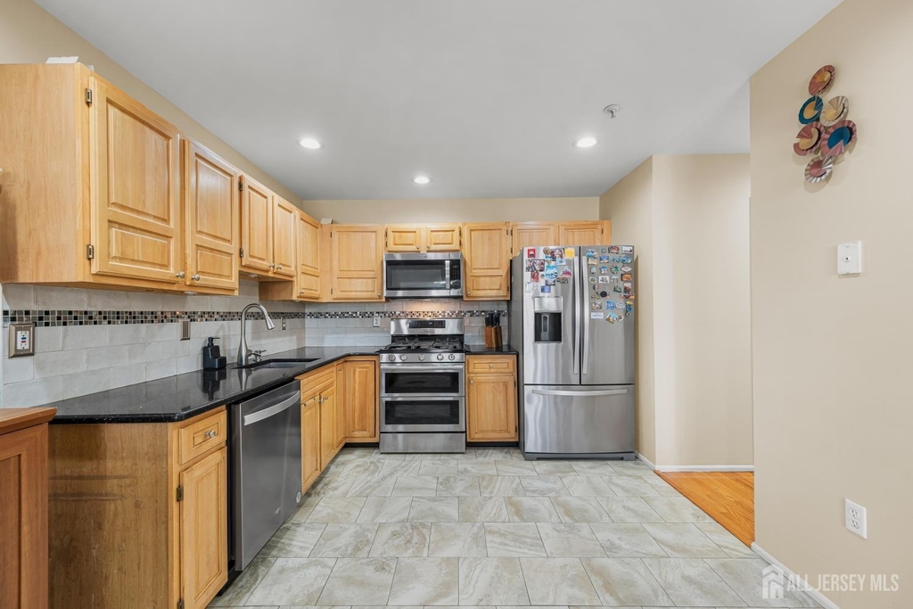 197 Barclay Court - Photo 8