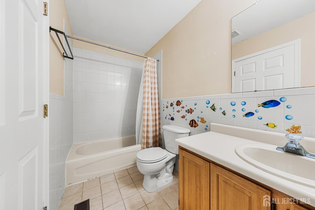 197 Barclay Court - Photo 17