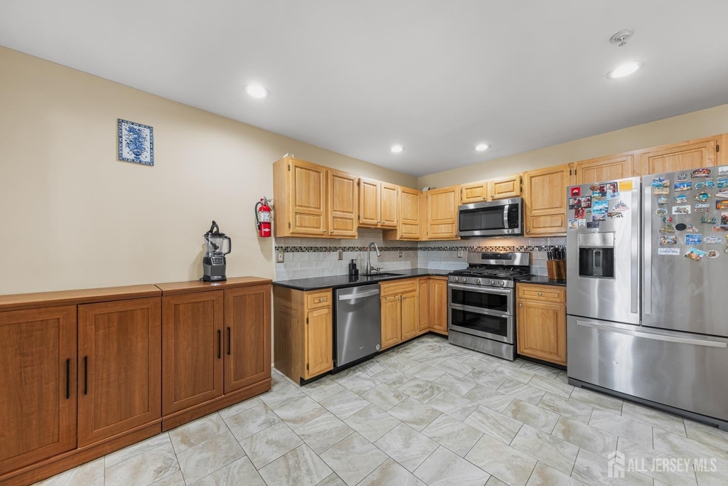197 Barclay Court - Photo 7