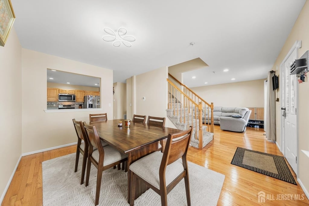 197 Barclay Court - Photo 5