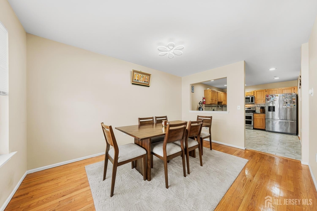 197 Barclay Court - Photo 6