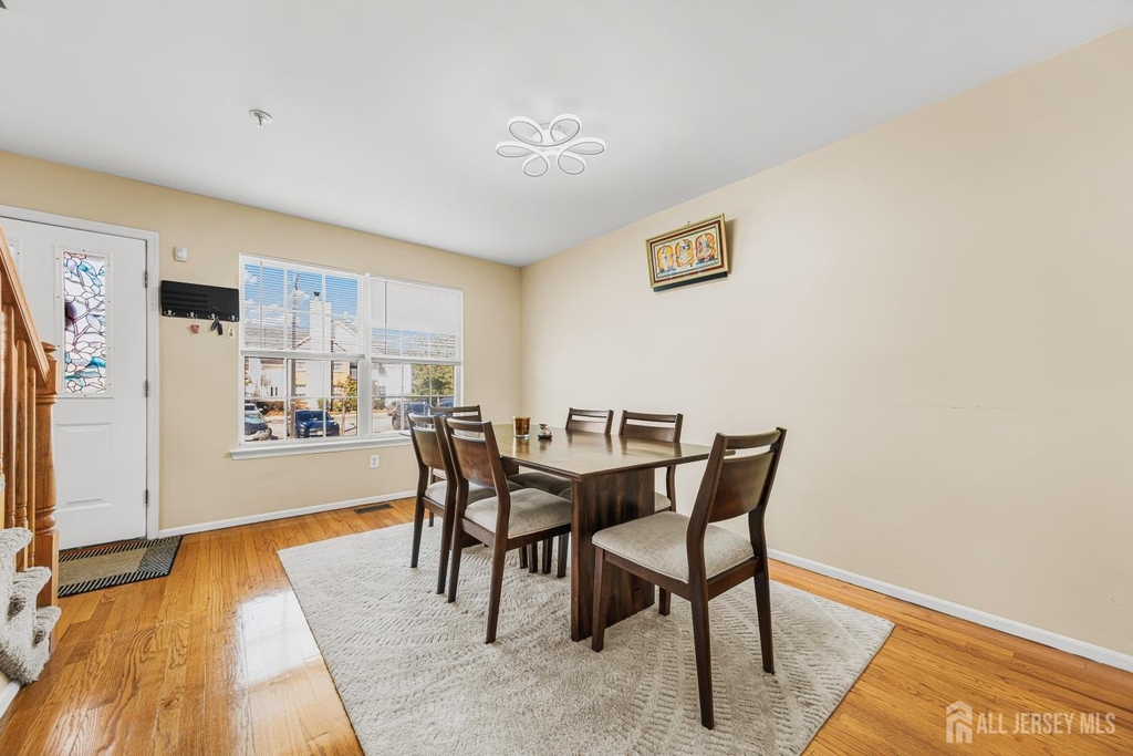 197 Barclay Court - Photo 4