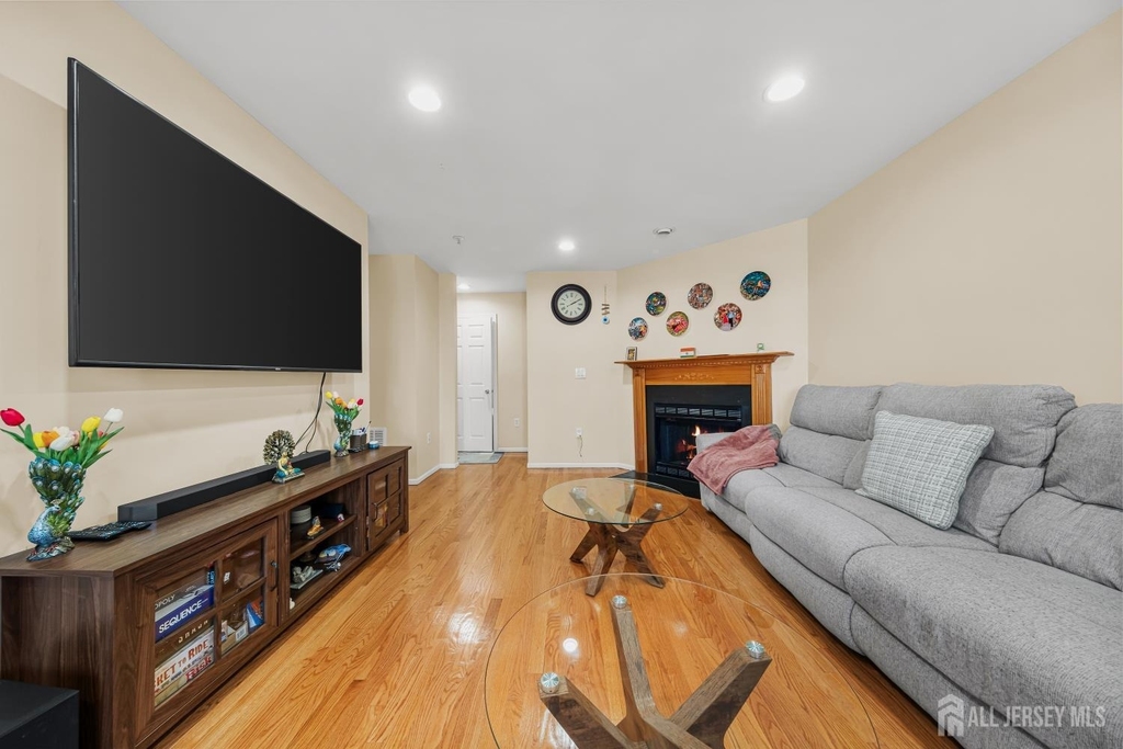 197 Barclay Court - Photo 2