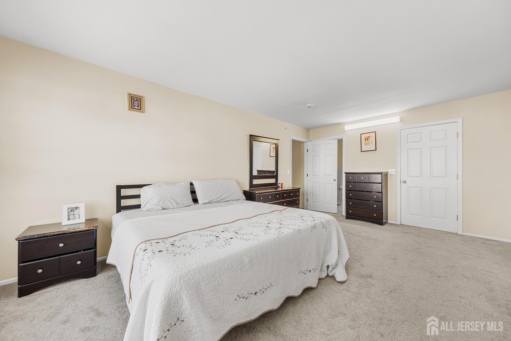 197 Barclay Court - Photo 12