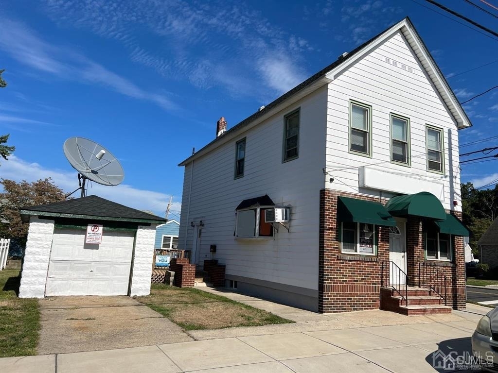 147 S Pine Avenue - Photo 0