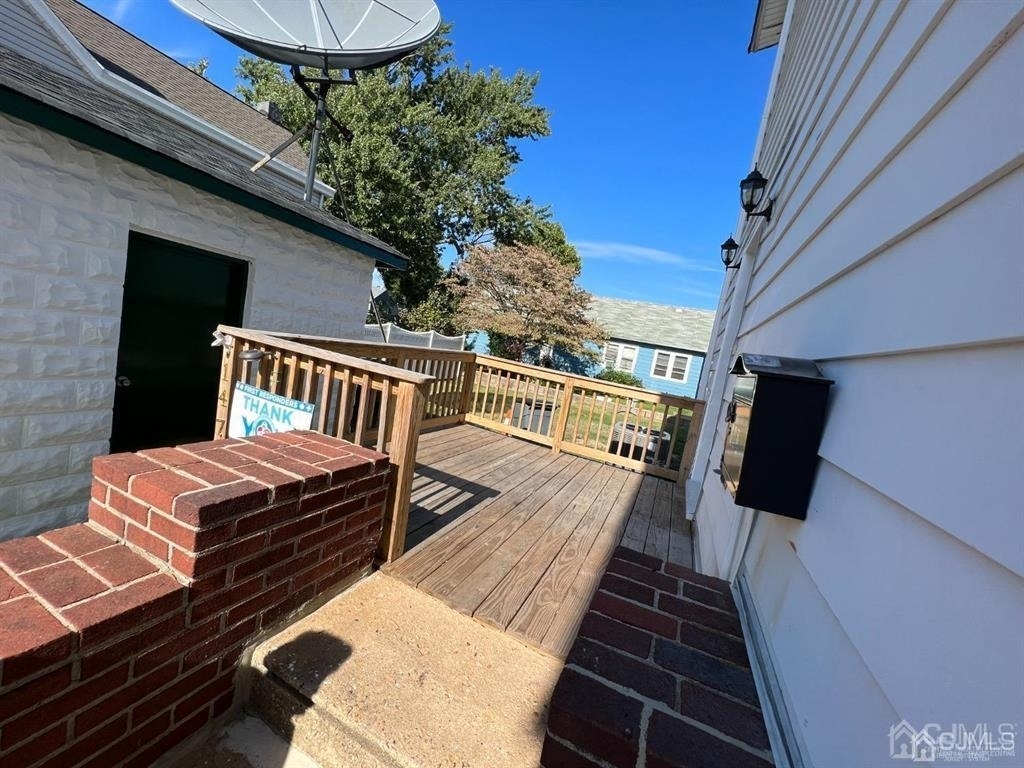 147 S Pine Avenue - Photo 2