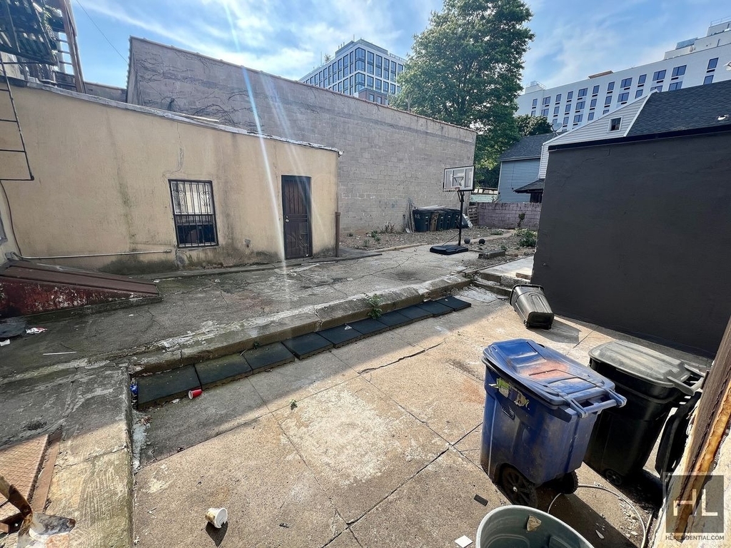 605 Liberty Avenue - Photo 5