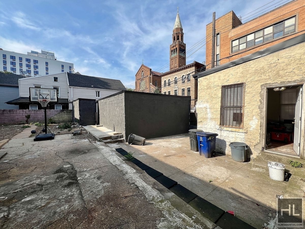 605 Liberty Avenue - Photo 4