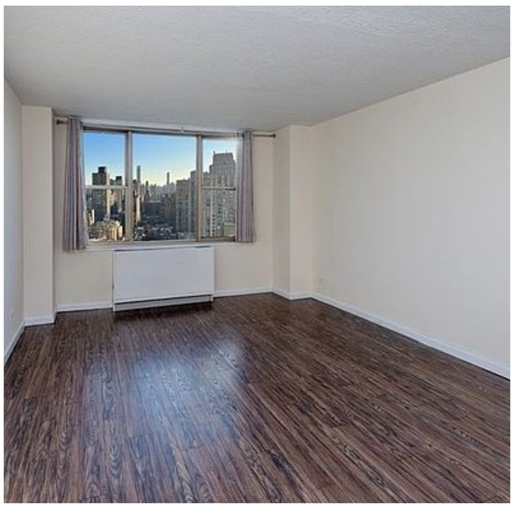 301 E 79th Street - Photo 2
