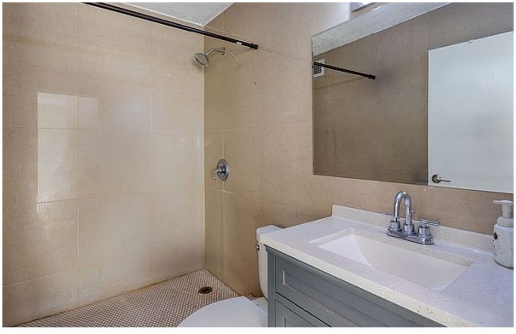 301 E 79th Street - Photo 6